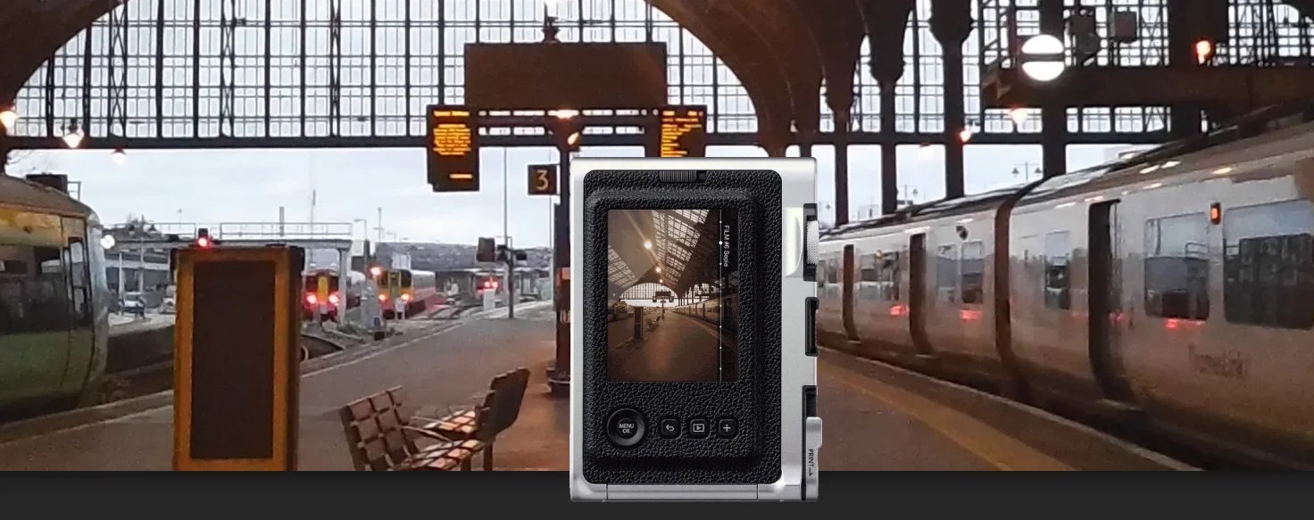 FUJIFILM INSTAX Instant Camera INSTAX Mini EVO Children's Fashion Retro Style Dating Essentials Mini11 With 20 Film Pack Kit