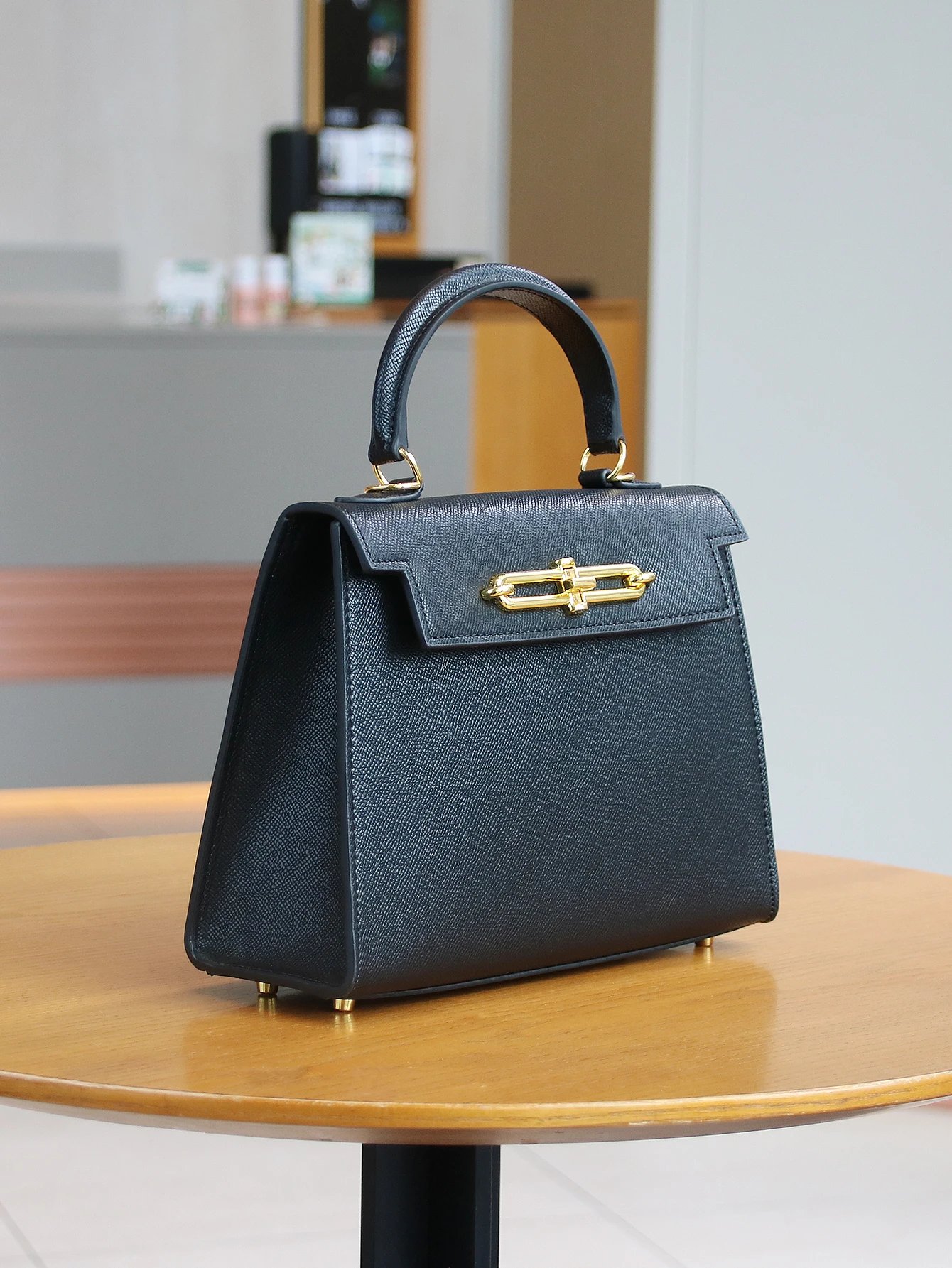 2026 high-end portable fashion ladies bag temperament small bag palm print handbag OL commuter Joker work bag light luxury stere