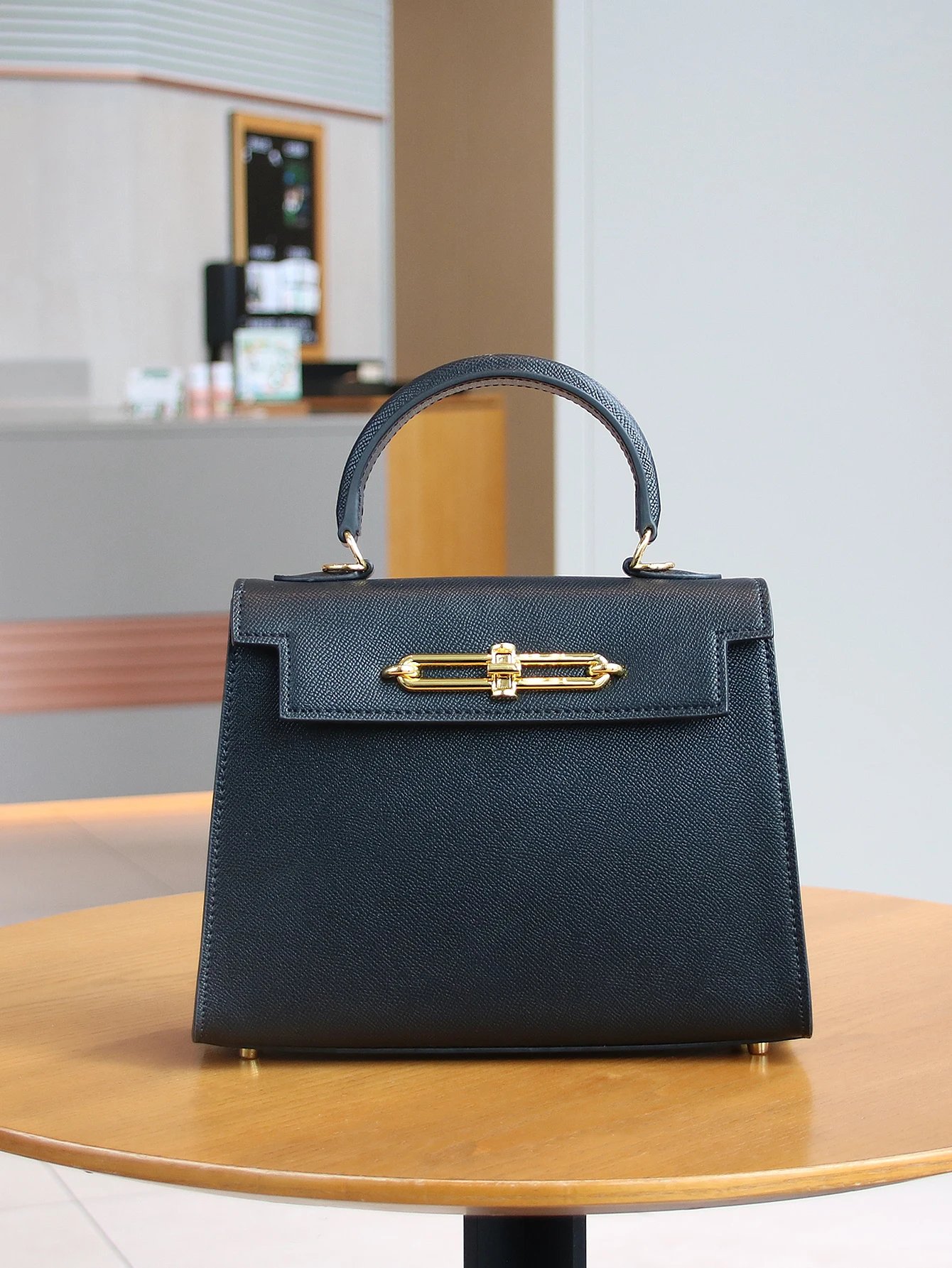 2026 high-end portable fashion ladies bag temperament small bag palm print handbag OL commuter Joker work bag light luxury stere