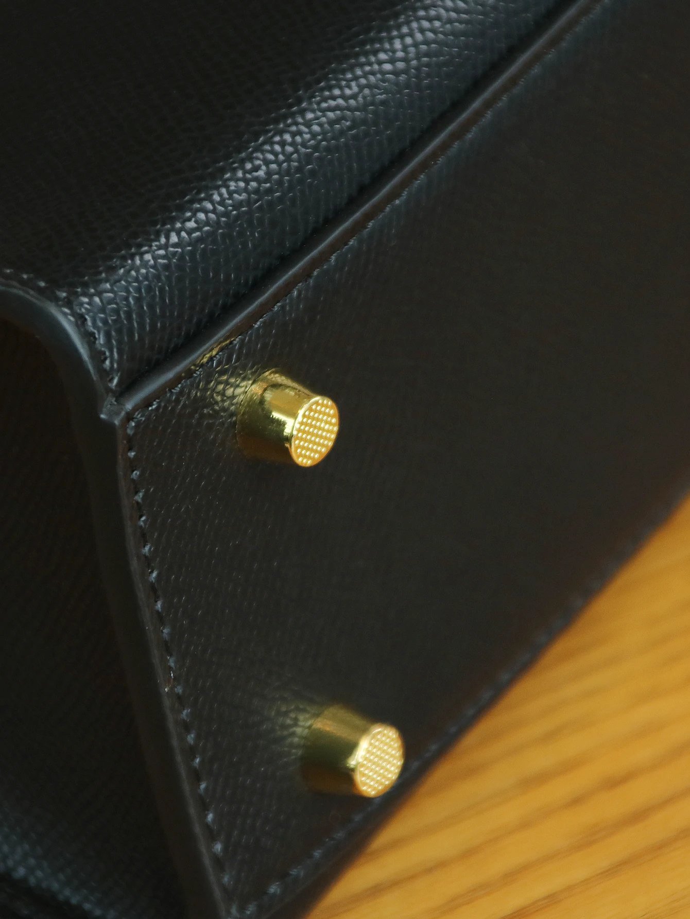 2026 high-end portable fashion ladies bag temperament small bag palm print handbag OL commuter Joker work bag light luxury stere