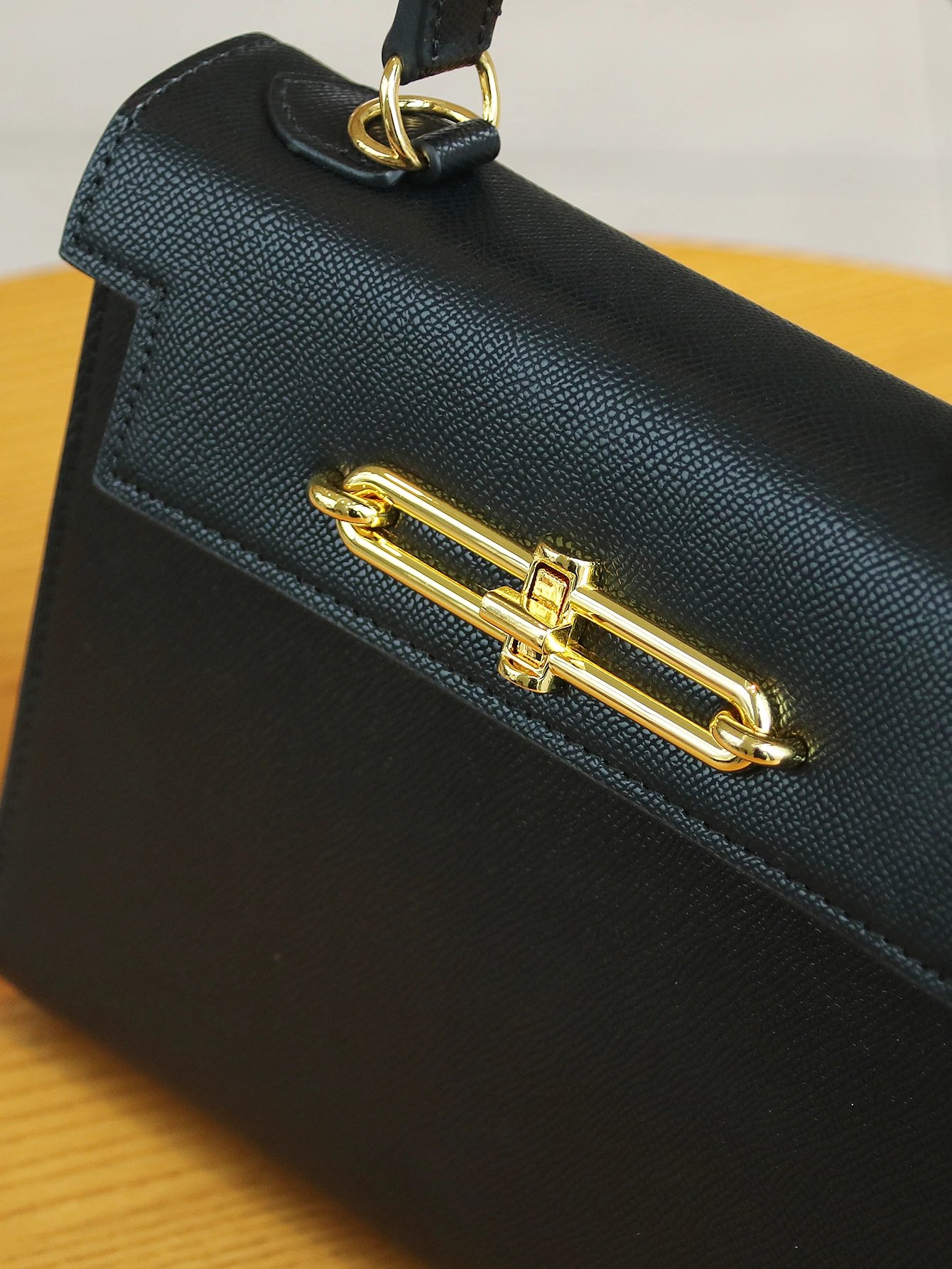 2026 high-end portable fashion ladies bag temperament small bag palm print handbag OL commuter Joker work bag light luxury stere