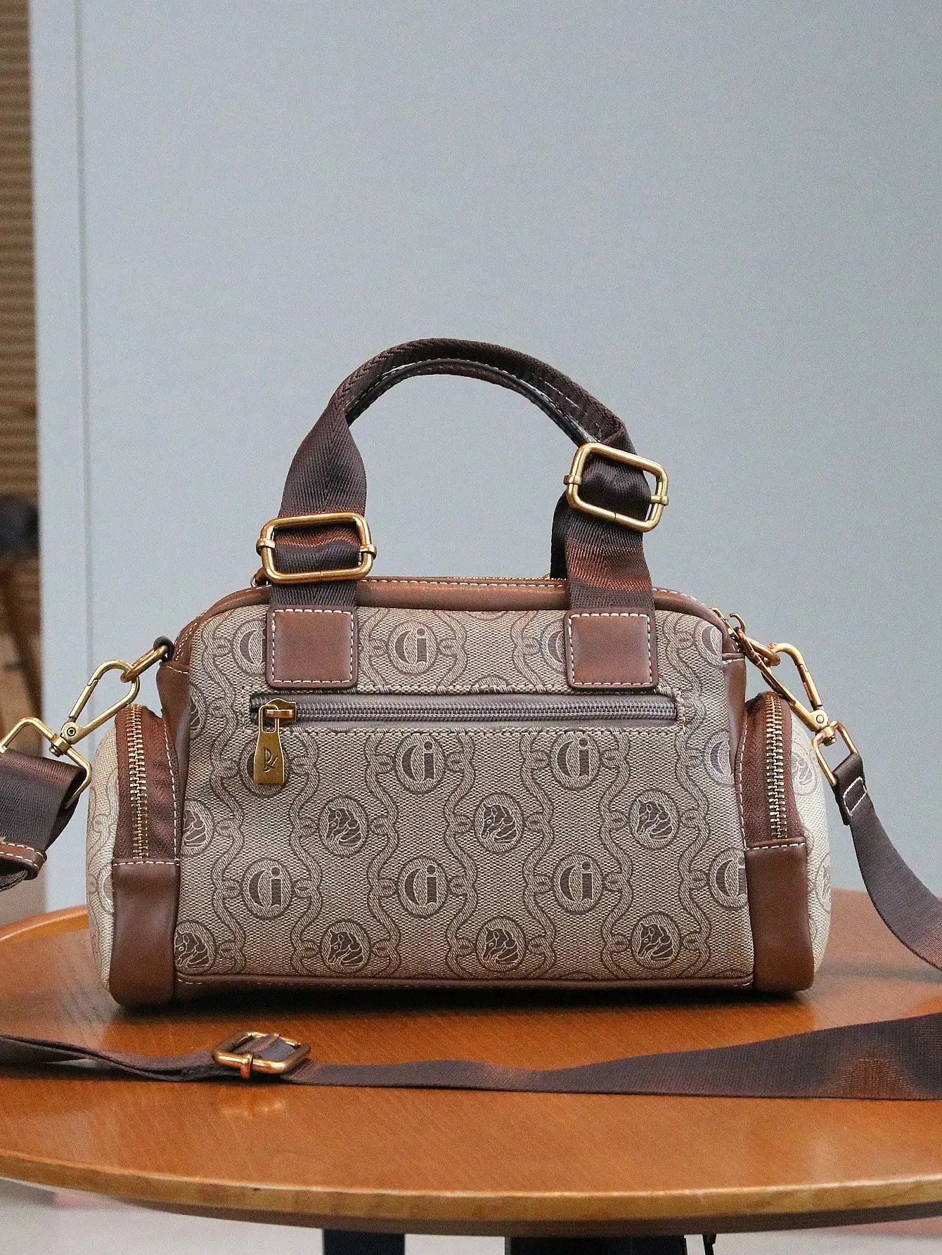 2026 new handbag fashion multi-pocket casual Joker hand bag retro green color matching shoulder bag advanced soft reading pvc cr