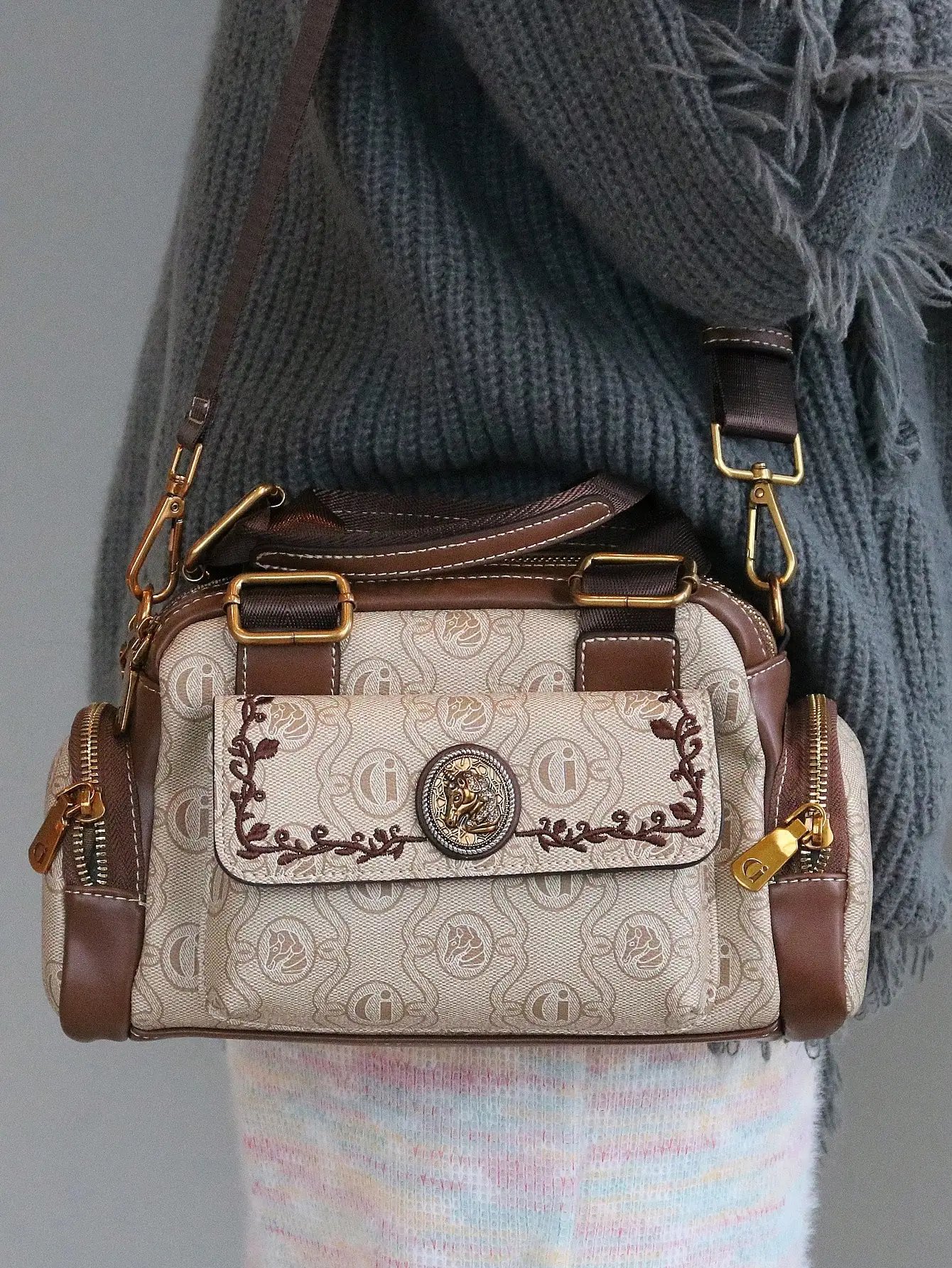 2026 new handbag fashion multi-pocket casual Joker hand bag retro green color matching shoulder bag advanced soft reading pvc cr