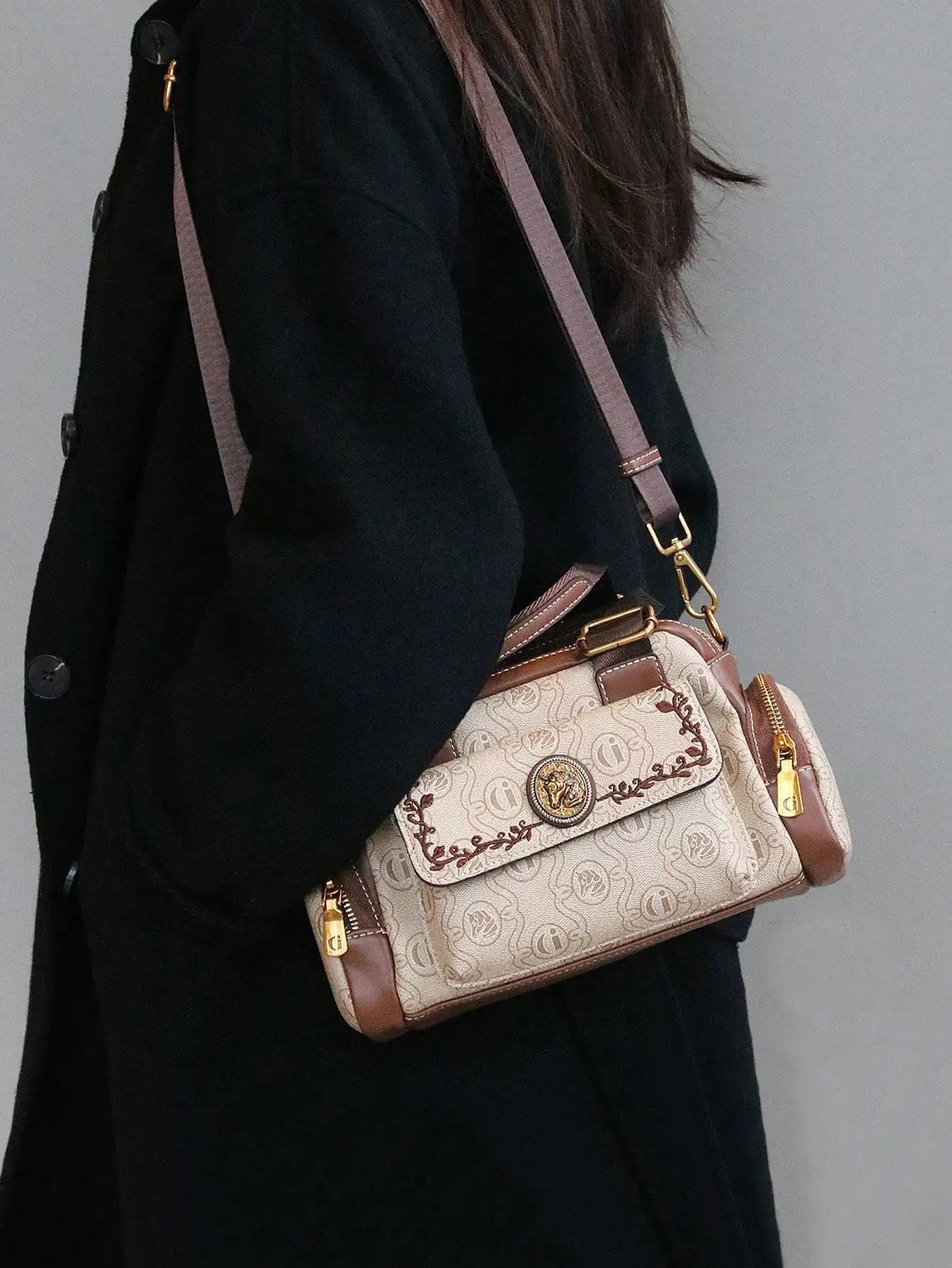 2026 new handbag fashion multi-pocket casual Joker hand bag retro green color matching shoulder bag advanced soft reading pvc cr