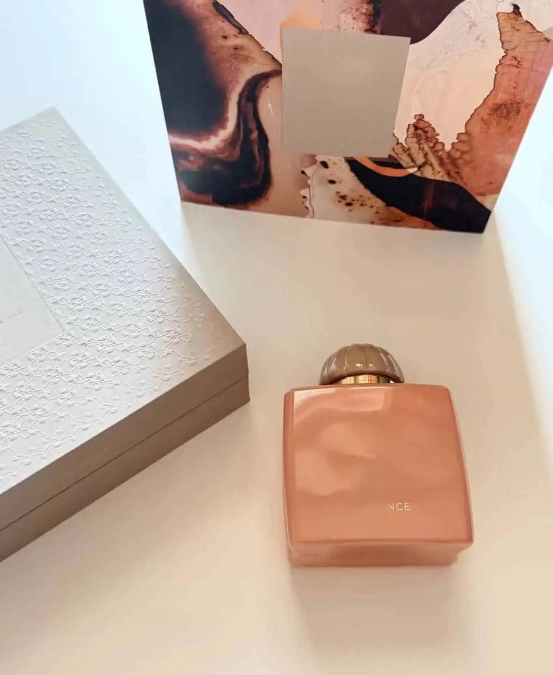 AMO'UA'GE GUIDANCE eau de toilette, the fresh bergamot, the gentle roses and jasmines, is a high-level perfect gift