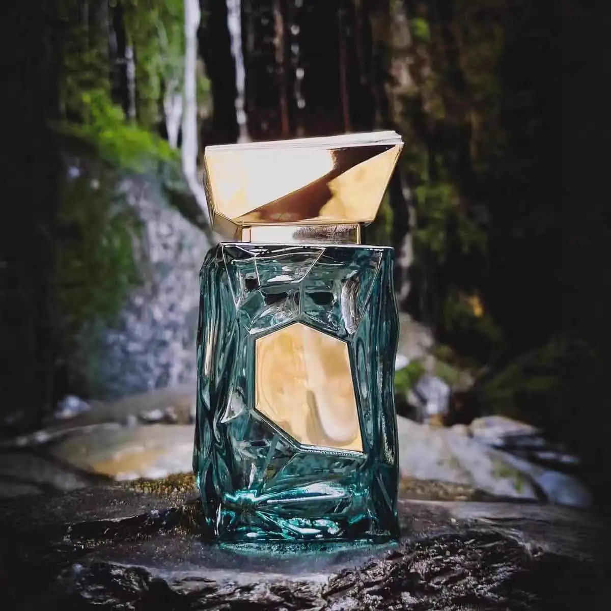 Ae'ther Fr'ance World is a neutral fruit perfume with aromas of green apple, bergamot, citrus，perfect gift